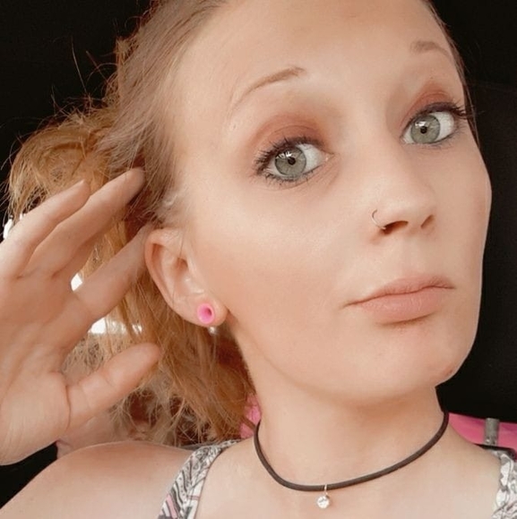 Meet your Posher, Tessa - Picture 1 of 1